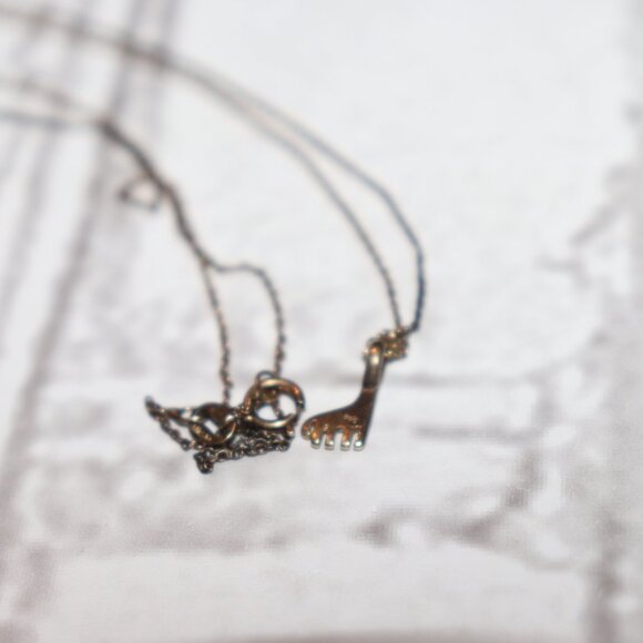 Beautiful gold sterling silver .925 Giraffe necklace 18" - Picture 2 of 7